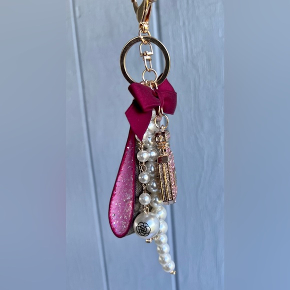 Repurposed Custom Handmade Loop Keychain With Charm - Picture 5 of 8
